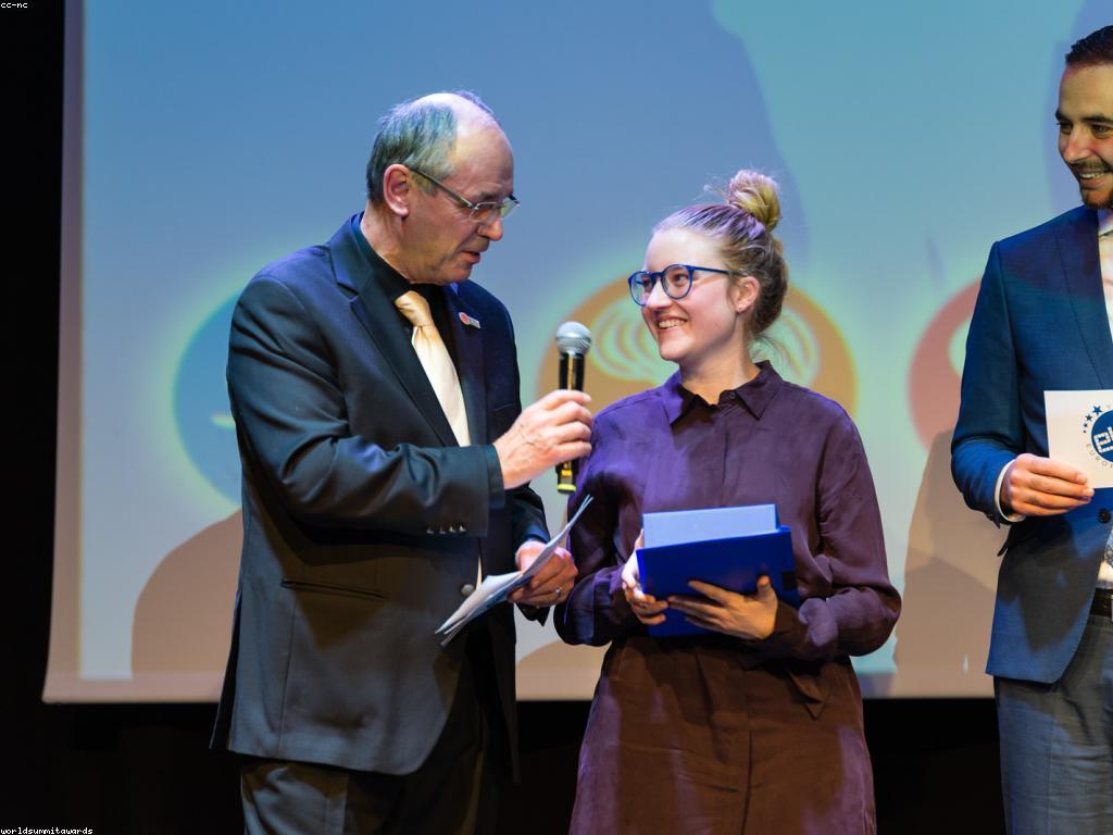 ការពិភាក្សាអំពីរង្វាន់